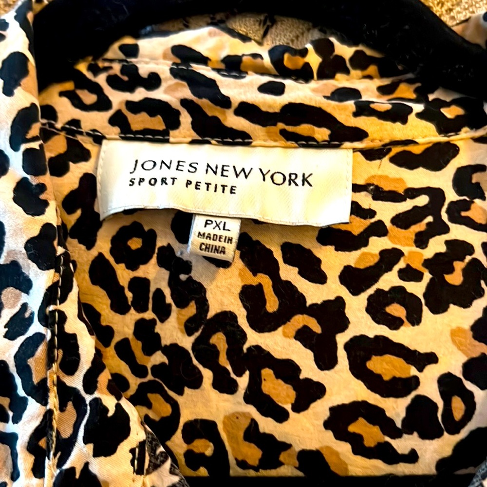Mob Wife Vintage Jones New York leopard shirt with button detailed sleeves.